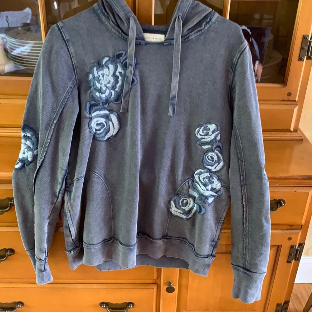 Lucky brand sweatshirt